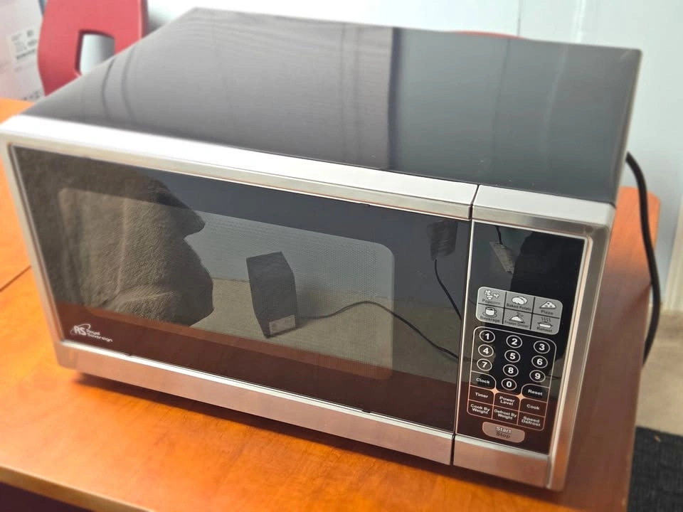 Royal Sovereign 1.1 Cu. Ft. Countertop Microwave (RMW1000-30SS)