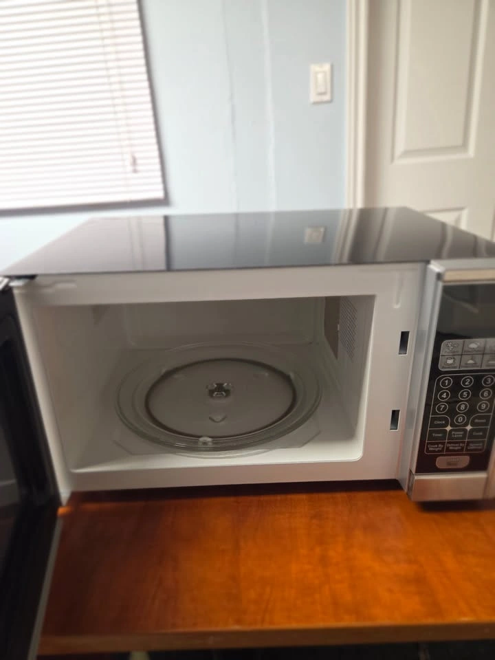 Royal Sovereign 1.1 Cu. Ft. Countertop Microwave (RMW1000-30SS) - photo 3