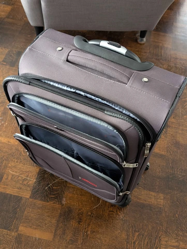 SwissGear Carry-On Spinner Luggage - photo 2