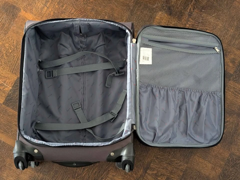 SwissGear Carry-On Spinner Luggage - photo 4