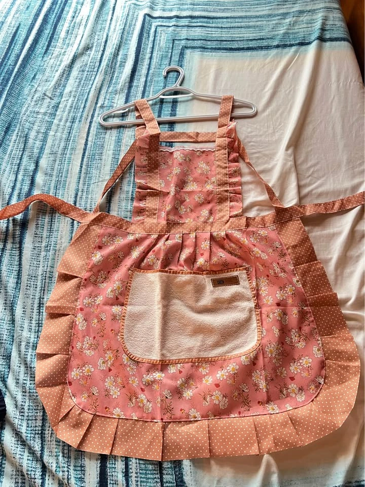 Pink Floral Ruffled Apron - photo 2