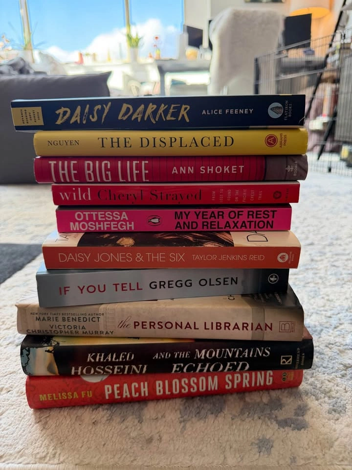 Huge Book Lot - Taylor Jenkins Reid, Elin Hilderbrand, Brandon S - photo 4