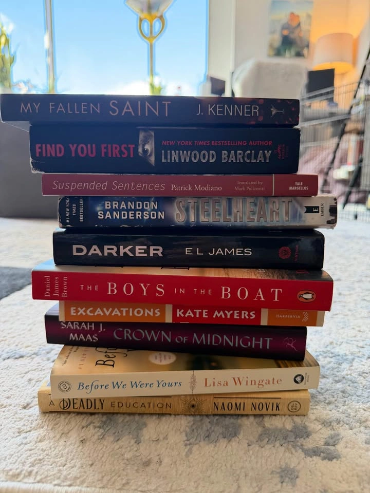 Huge Book Lot - Taylor Jenkins Reid, Elin Hilderbrand, Brandon S - photo 5