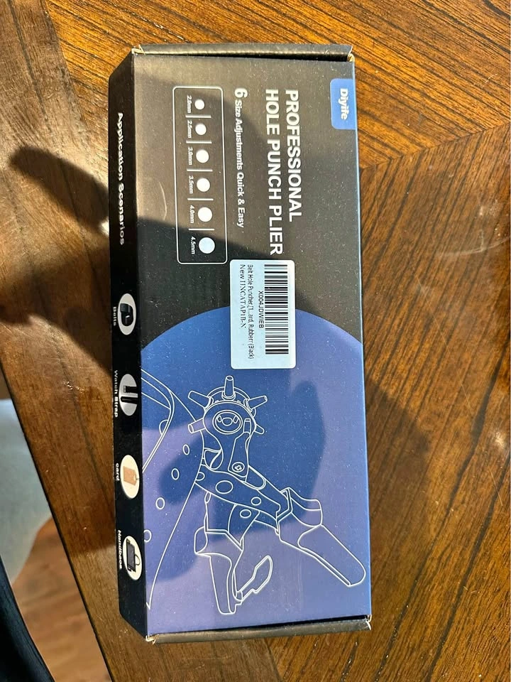 Professional leather hole puncher