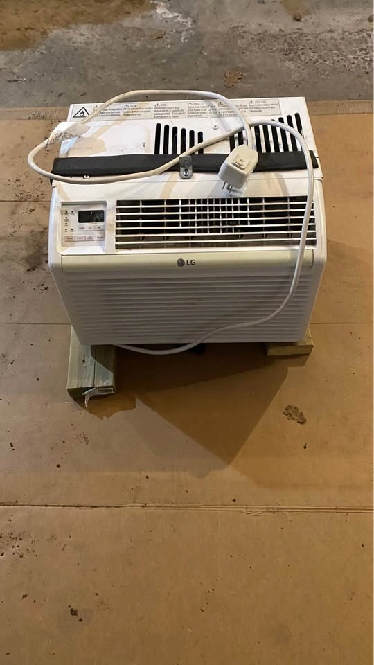 LG 6,000 BTU Window AC (LW6017R) - photo 2