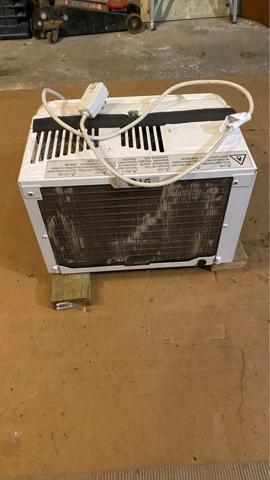 LG 6,000 BTU Window AC (LW6017R) - photo 5