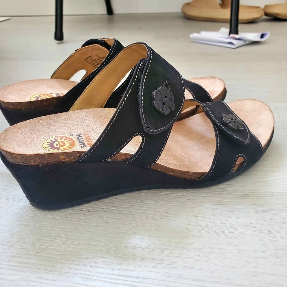 Earth Spirit Black Suede Wedge Sandals - Women's Size 9