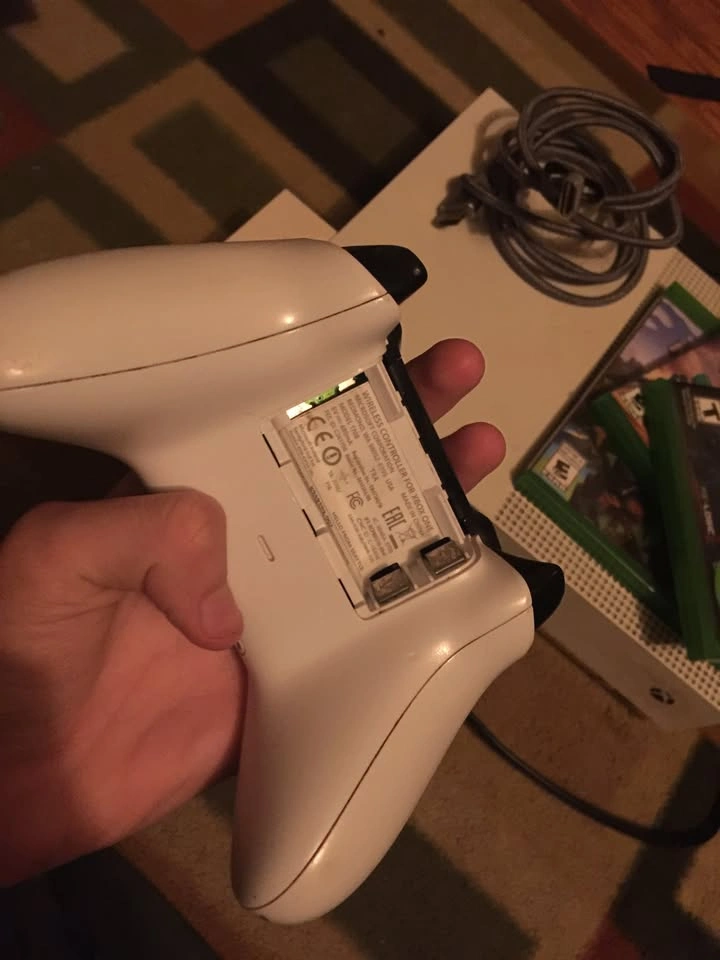 Xbox One S 750GB, Controller w/ Chargeables, 3 Games - photo 2