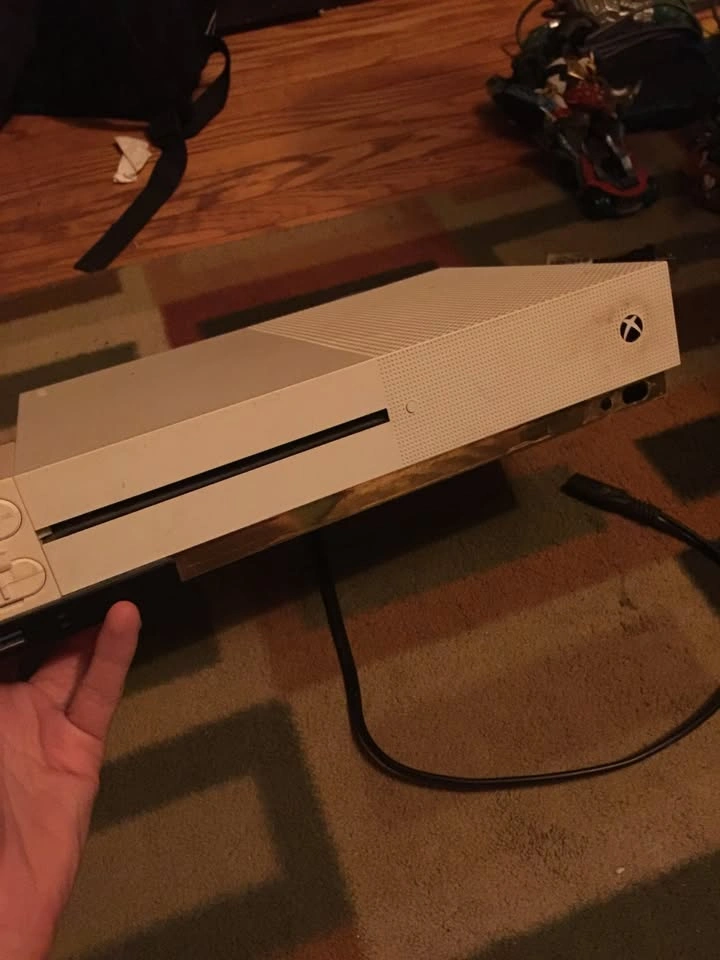 Xbox One S 750GB, Controller w/ Chargeables, 3 Games - photo 3