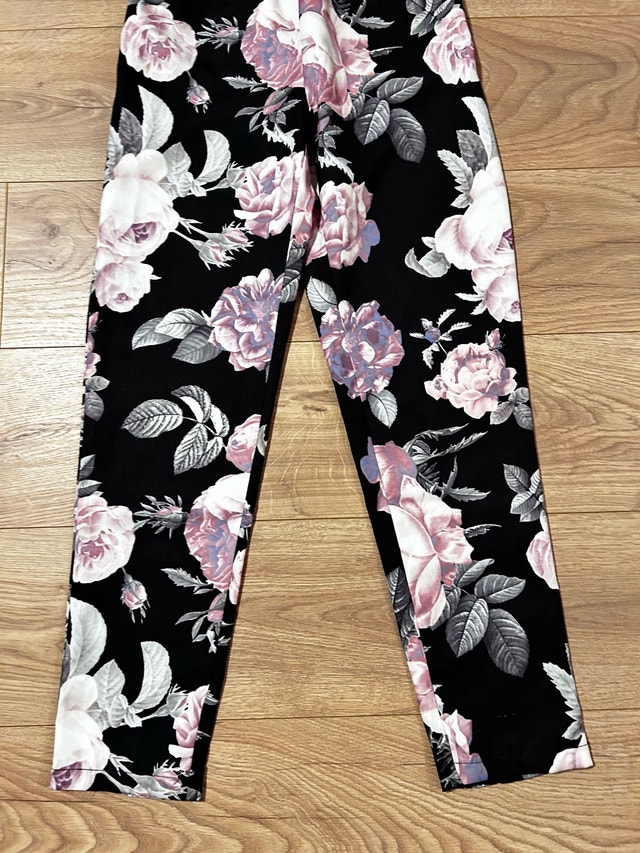 L'ATISTE Black and Pink Floral Jumpsuit Brand New Size M - photo 4