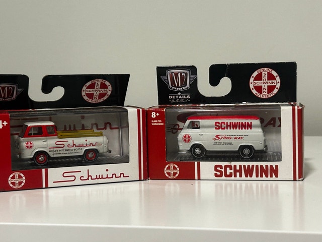 M2 R68 1965 Ford Econoline Delivery/Truck 1/64 & R73