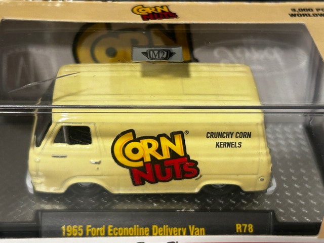 M2 Machines 1964 Ford Econoline Ambulance & 1965 Ford Van - photo 5