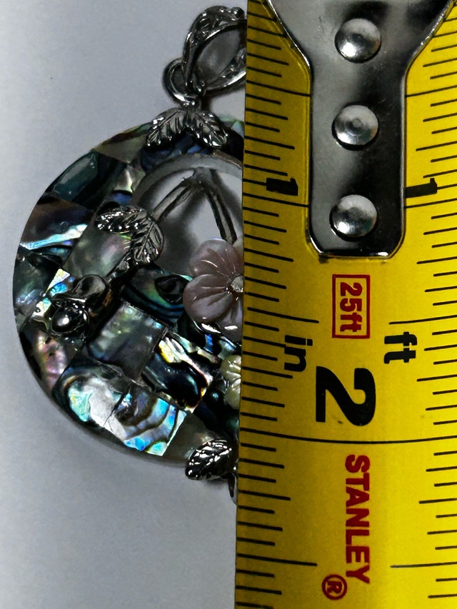 Silver Tone CZ Abalone Moo Lee Sanda Flower Pendant Necklace - photo 3