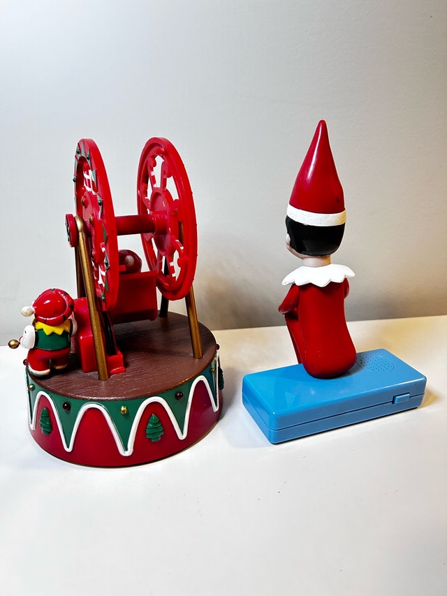Vintage Christmas Elf Ferris Wheel Box Figurine – Display Only - photo 5