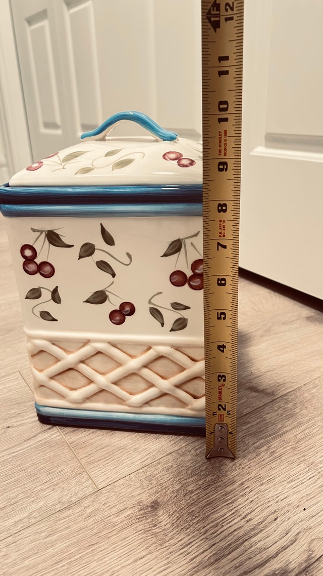 Vintage Hand Painted Stonelike Clay Cookie Jar w/ Lid - photo 2