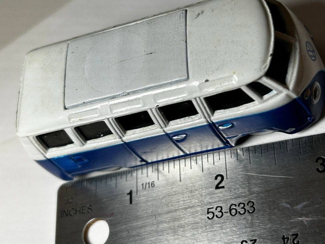 Maisto Volkswagen Van “Samba” 1:64 - photo 2
