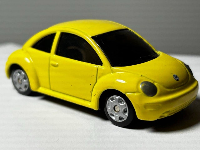 Maisto Model Volkswagen New Beetle, Yellow