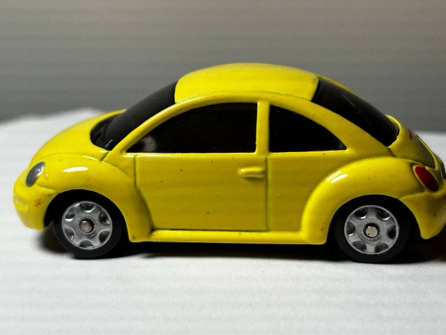 Maisto Model Volkswagen New Beetle, Yellow - photo 2