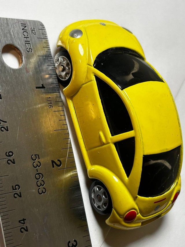 Maisto Model Volkswagen New Beetle, Yellow - photo 3