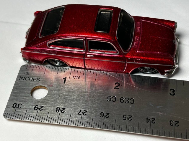 Maisto 1967 Volkswagen 1600 Fastback - photo 3