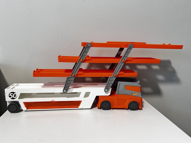 Hot Wheels Mega Hauler