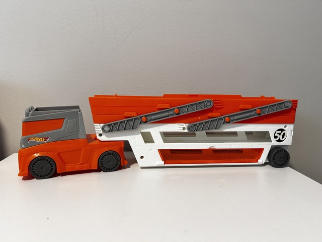 Hot Wheels Mega Hauler - photo 2