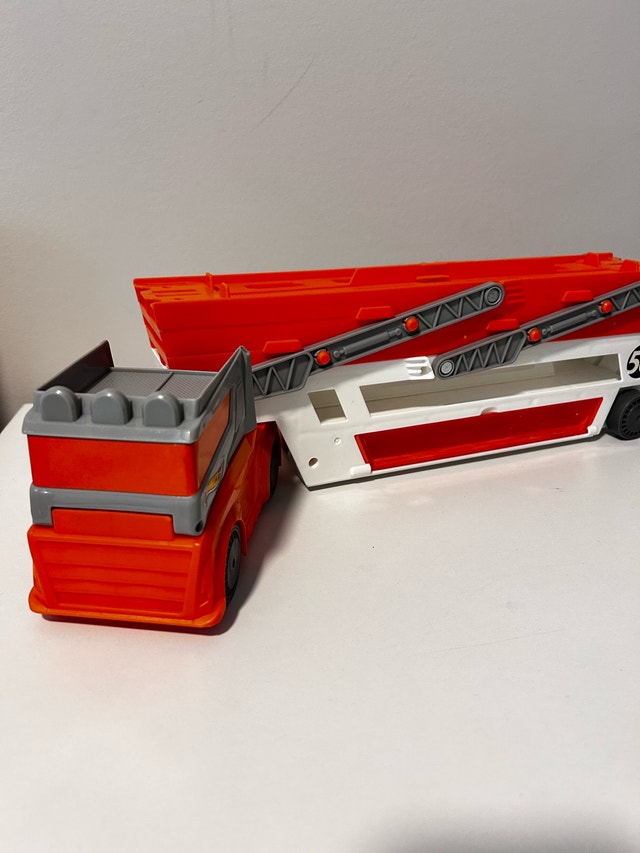 Hot Wheels Mega Hauler - photo 3