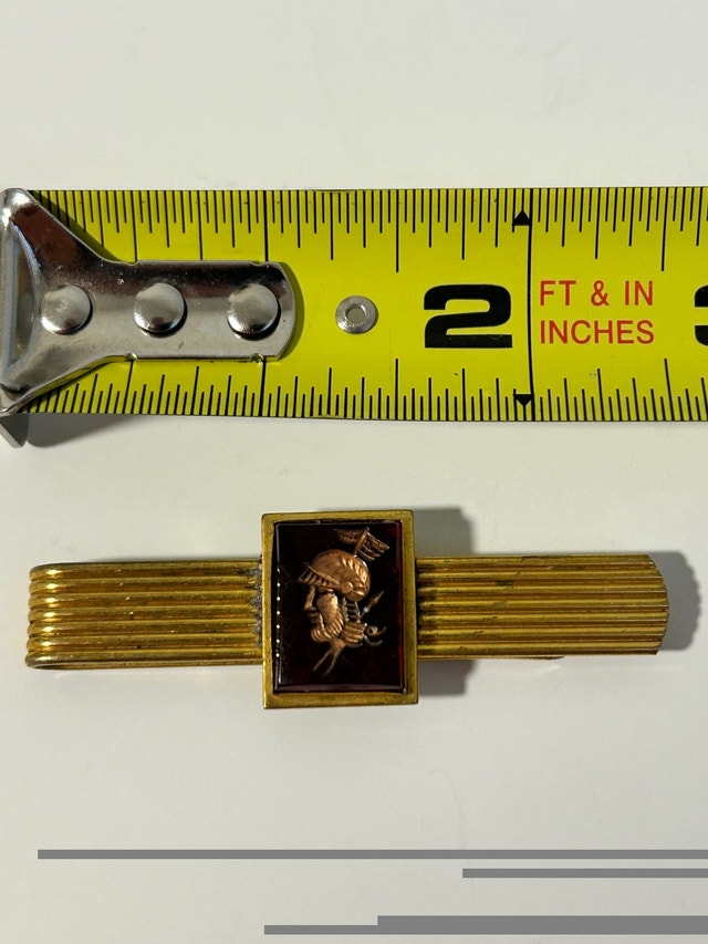Vintage Gold Tone Red Intaglio Lucite Roman Warrior Tie - photo 3