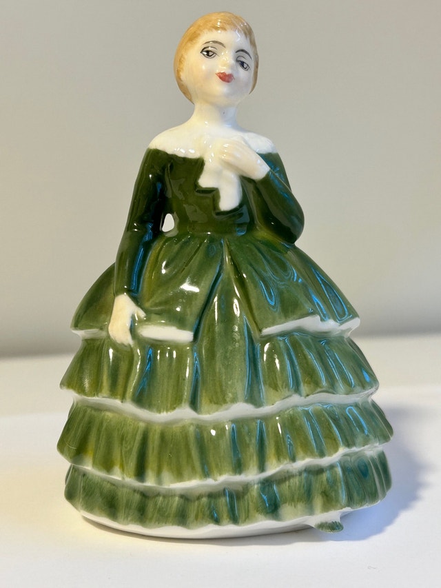 Belle Royal Doulton Vintage Figurine #HN2340 Copr. 1967
