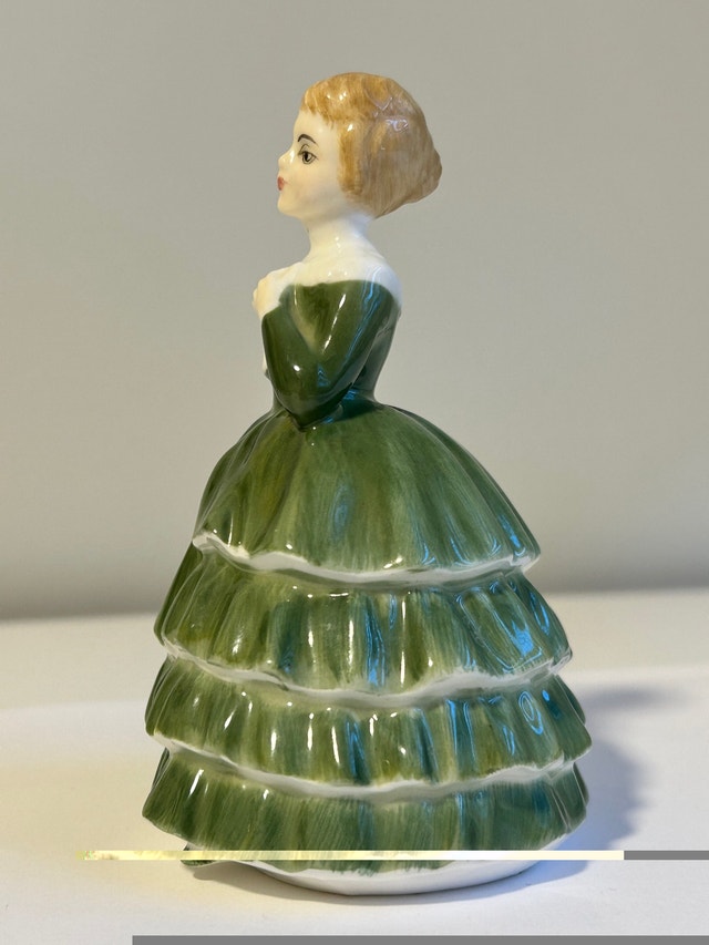 Belle Royal Doulton Vintage Figurine #HN2340 Copr. 1967 - photo 3