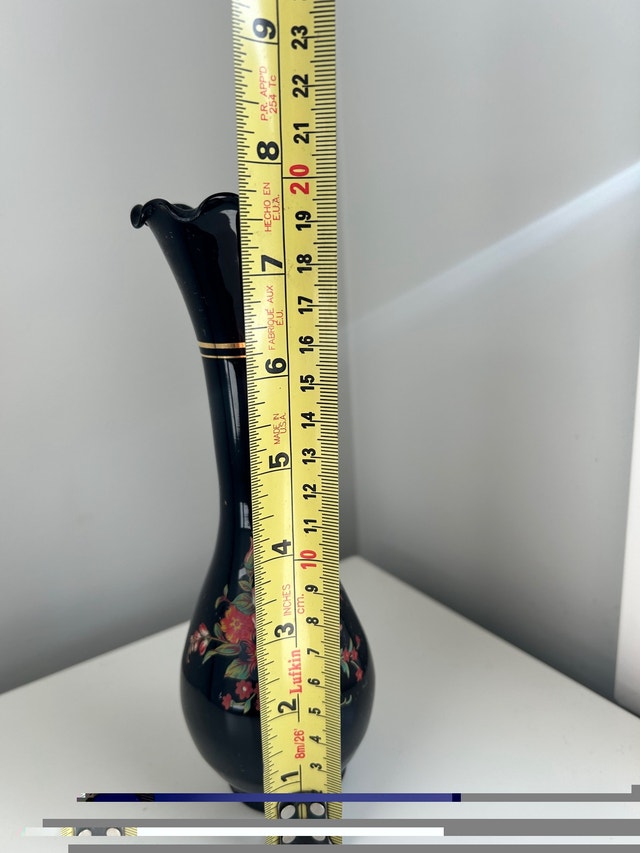 BLACK VASE WITH FLORAL SCENE MADE IN TAIWAN - photo 2