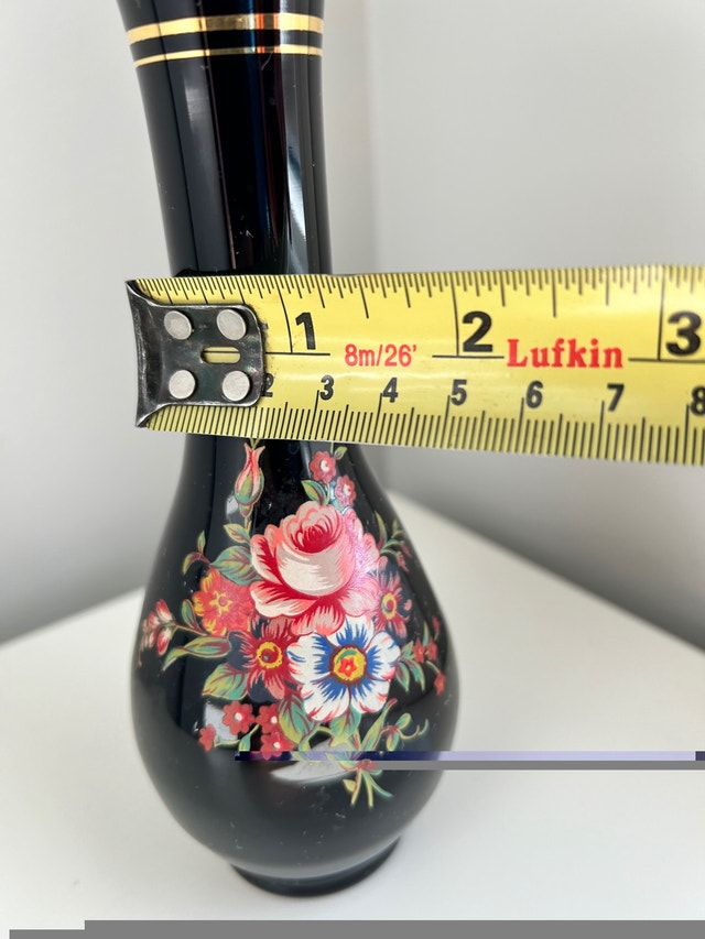 BLACK VASE WITH FLORAL SCENE MADE IN TAIWAN - photo 4