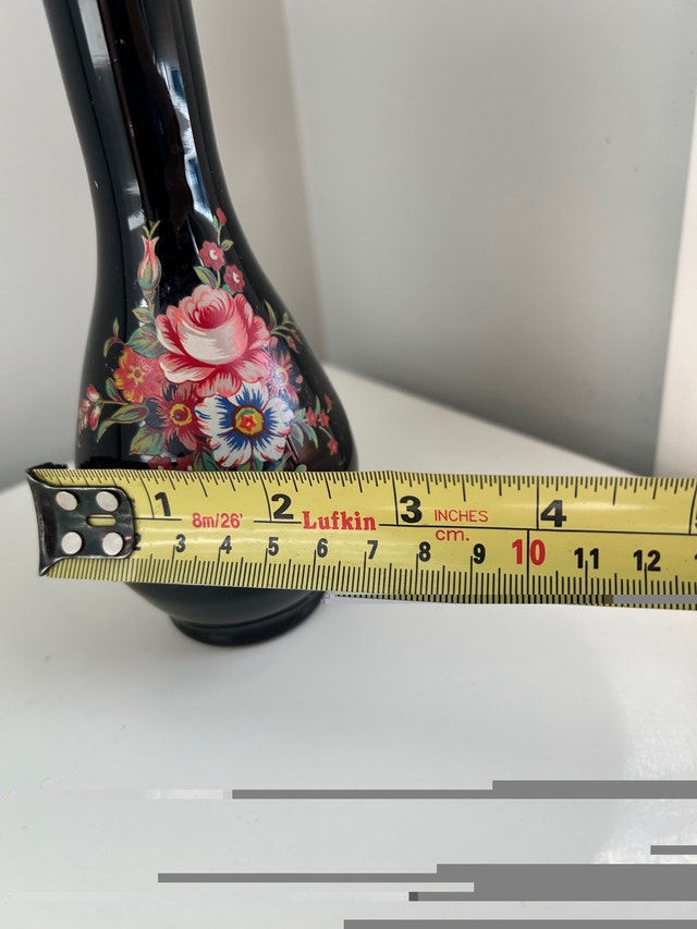 BLACK VASE WITH FLORAL SCENE MADE IN TAIWAN - photo 5