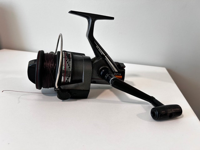Daiwa Bw4000 Spinning Reel Fishing Graphite Spool Internal Bail