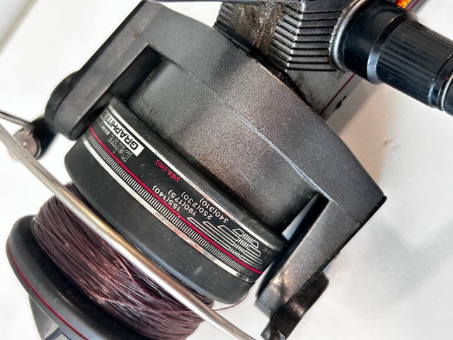 Daiwa Bw4000 Spinning Reel Fishing Graphite Spool Internal Bail - photo 5