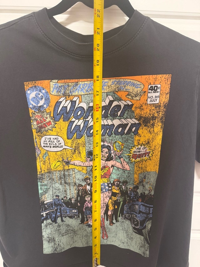 H&M Women's Retro Wonder Woman T-Shirt - photo 2