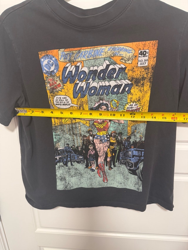 H&M Women's Retro Wonder Woman T-Shirt - photo 3