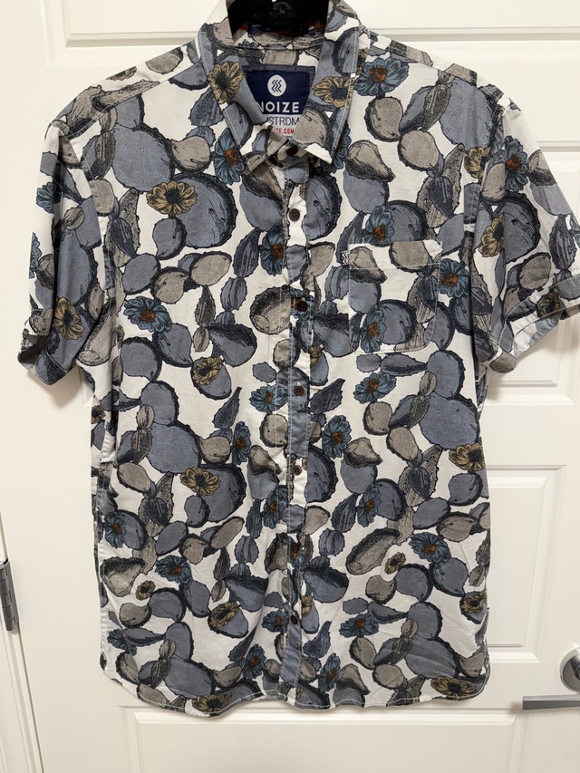 Noize Blue White Floral Short-Sleeve Button-Down Shirt L