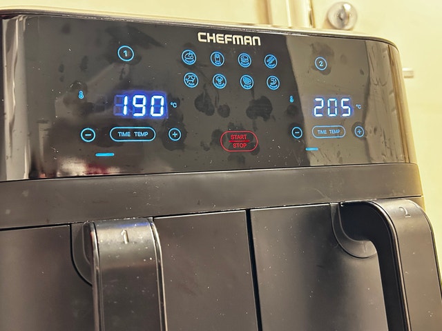 Chefman TurboFry Dual Basket Air Fryer. Like New - photo 3