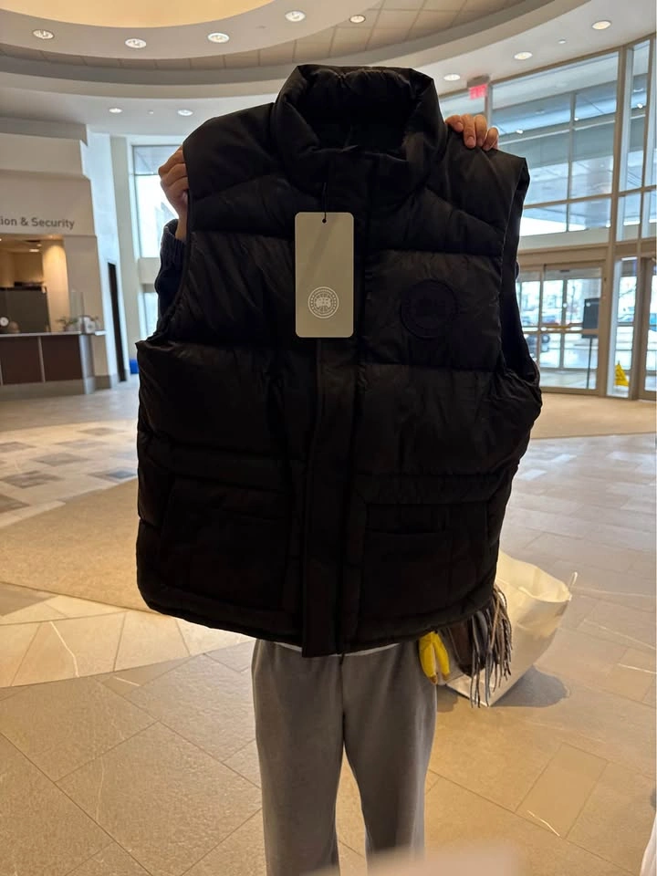 Canada Goose All Black Vest - photo 3