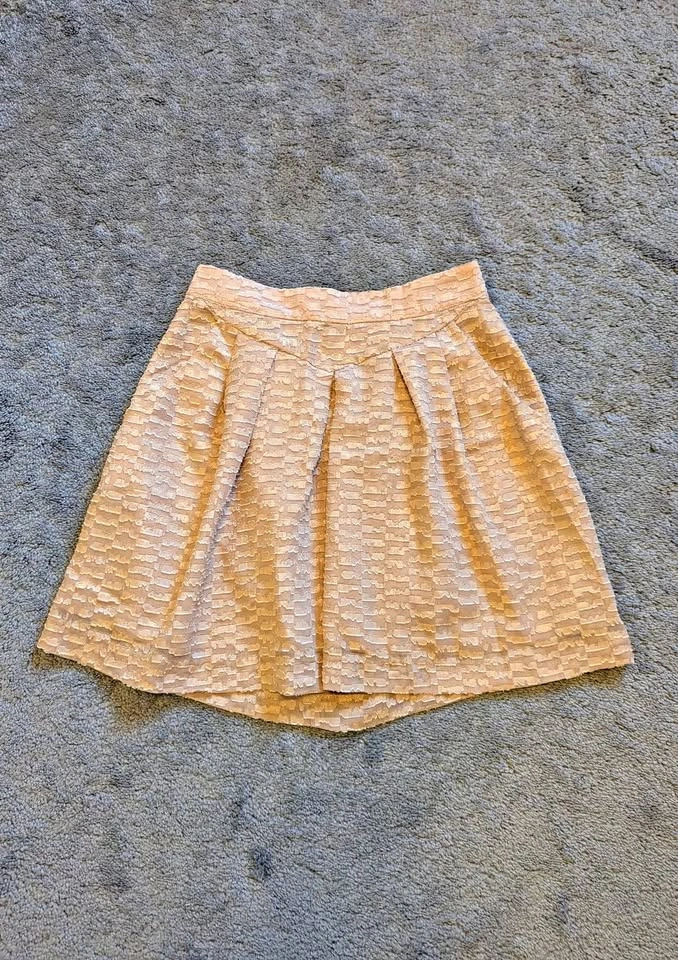 Gap skirt, 2