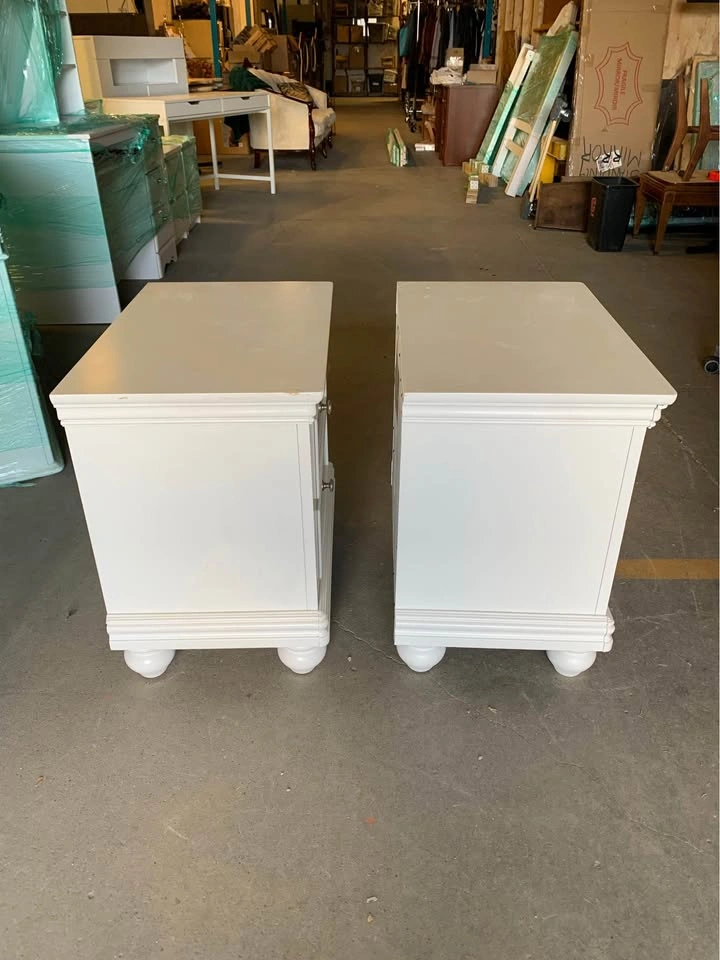 2x Small White Vintage Dressers/Nightstands w/ Silver Handles - photo 4