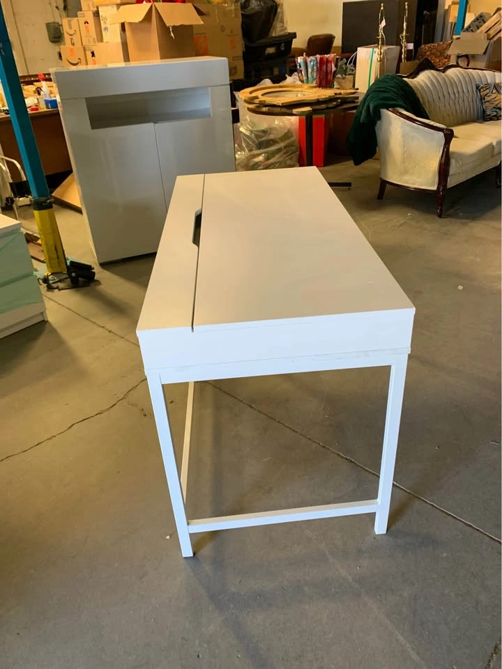 Modern White Desk w/ Drawers & USB Hub - photo 4