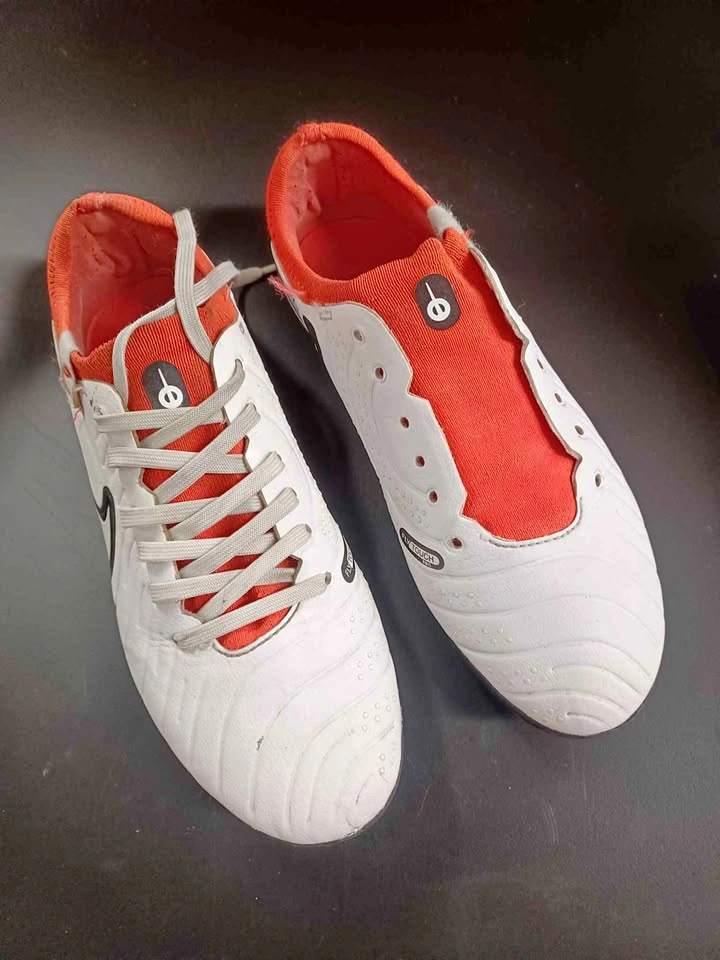 Nike Tiempo Soccer Cleats Size US 4