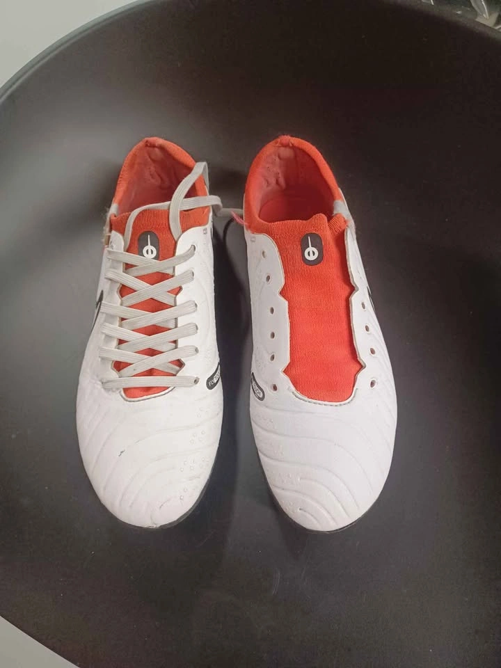 Nike Tiempo Soccer Cleats Size US 4 - photo 2