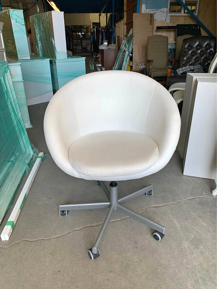 White IKEA Swivel Chair w Wheels
