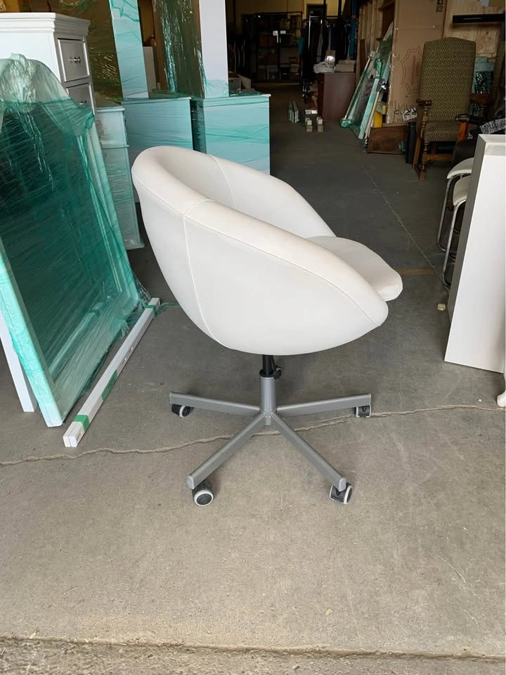 White IKEA Swivel Chair w Wheels - photo 4