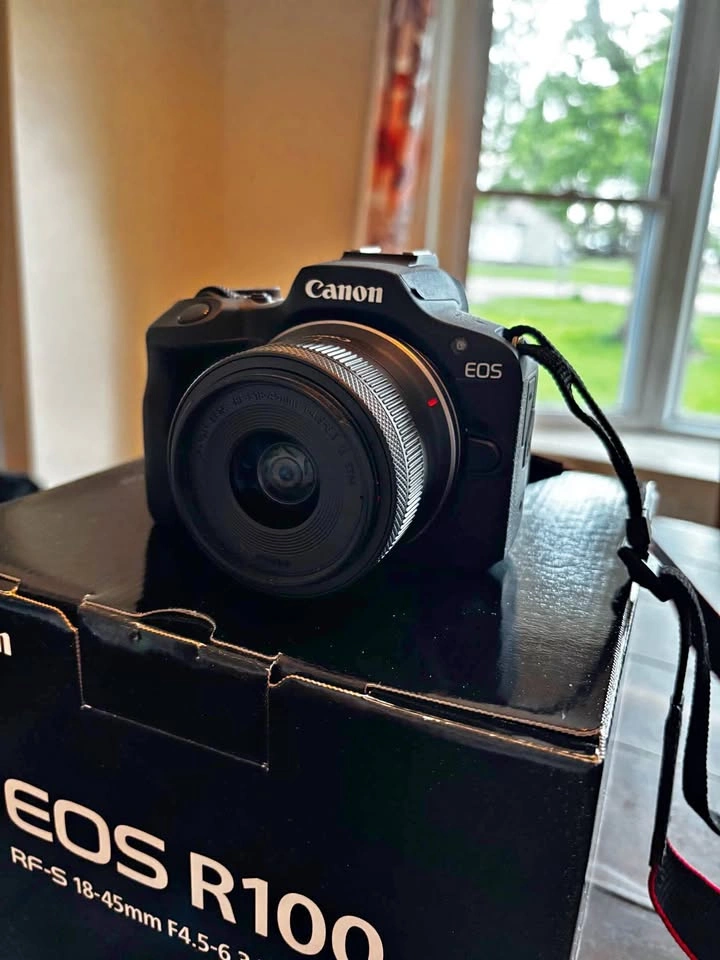 Canon EOS R100 W/ Lens