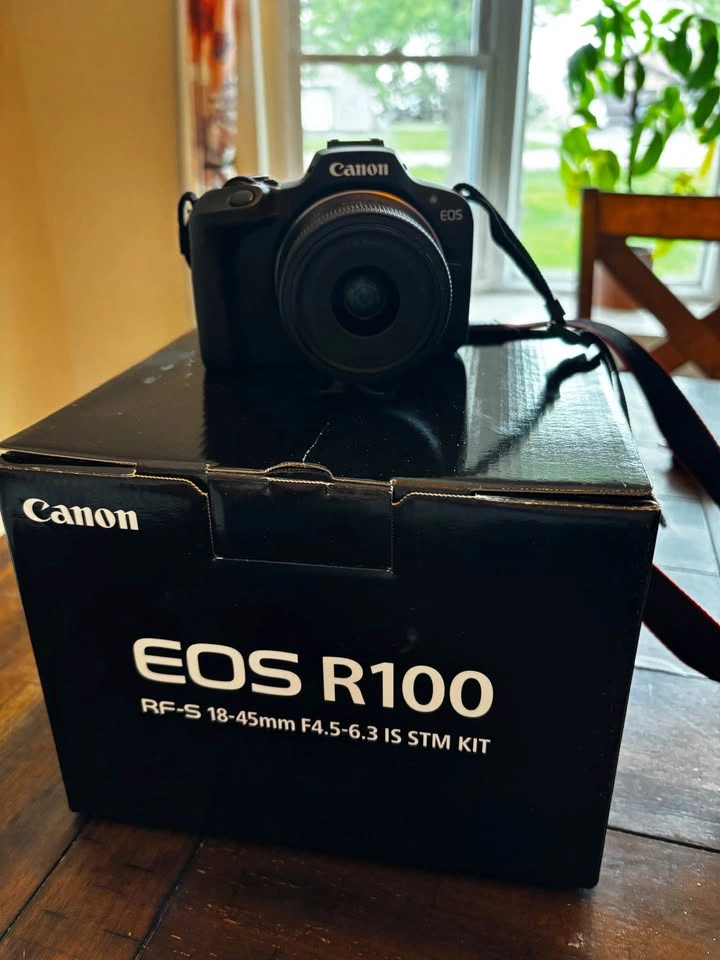 Canon EOS R100 W/ Lens - photo 2