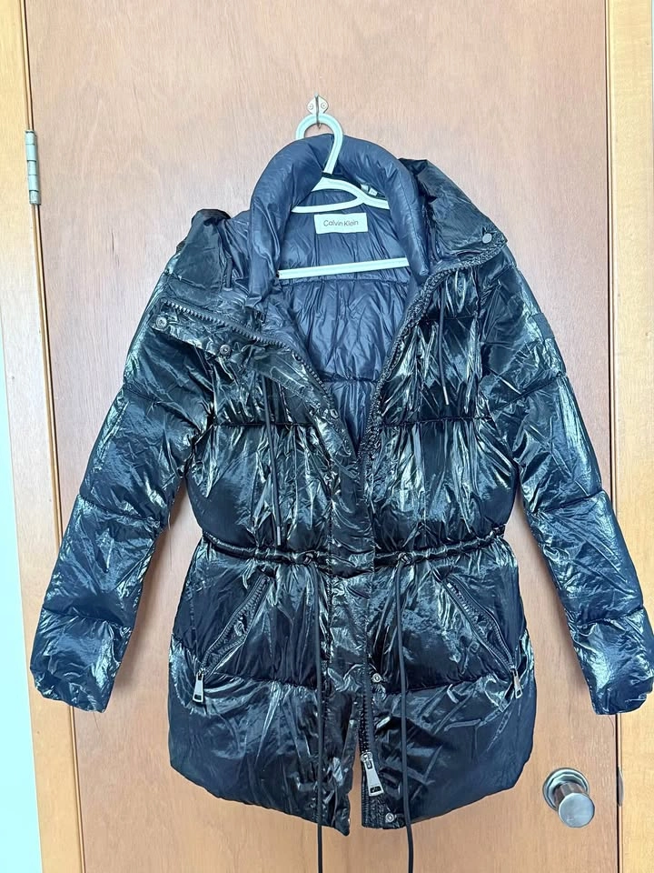 M size - Calvin Klein shiny puffer jacket - never worn